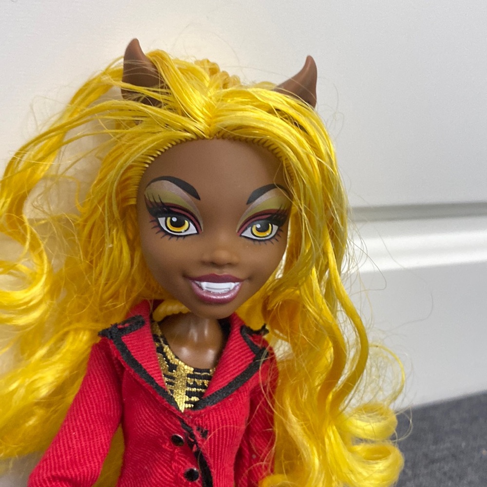 Clawdia Wolf Monster High Doll